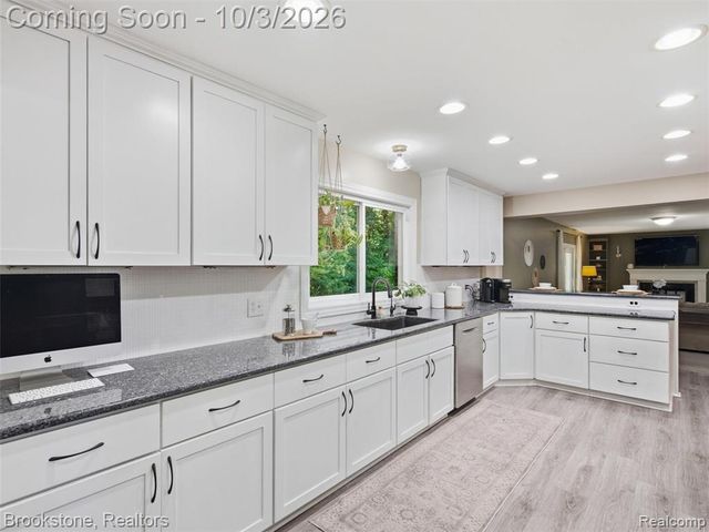 53881 Luann Drive, Shelby Twp, MI 48316