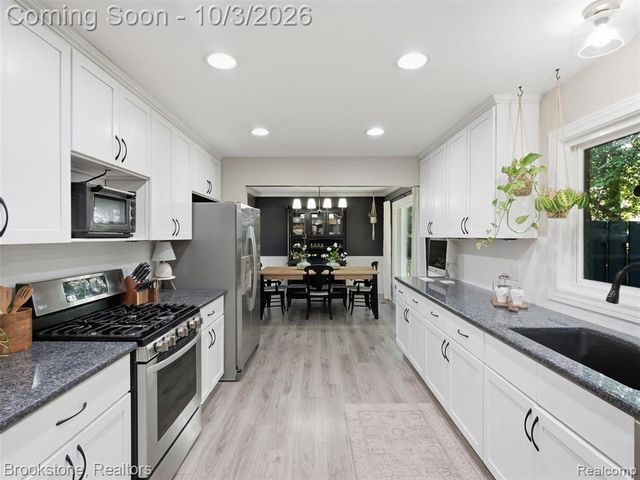 53881 Luann Drive, Shelby Twp, MI 48316