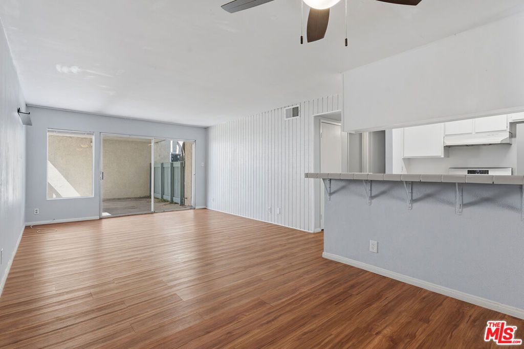 5700 Etiwanda Avenue 136, Tarzana, CA 91356 — photo 2