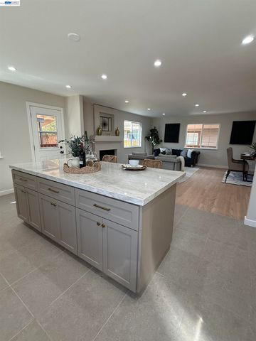3933 Midvale Ave, Oakland, CA 94602