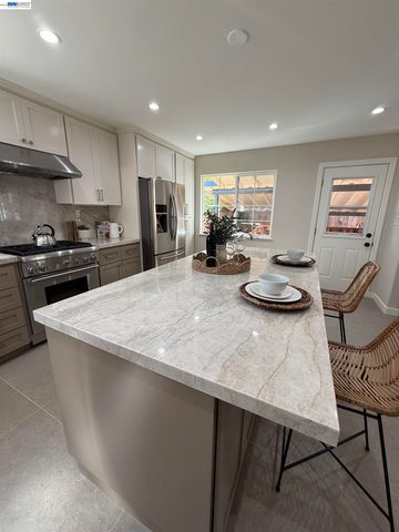 3933 Midvale Ave, Oakland, CA 94602