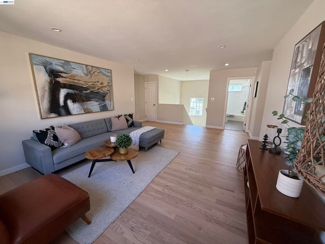 3933 Midvale Ave, Oakland, CA 94602