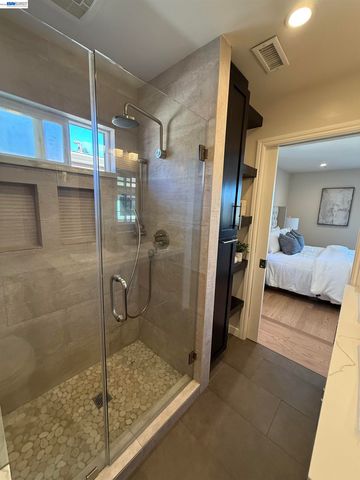 3933 Midvale Ave, Oakland, CA 94602