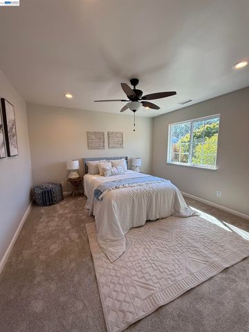 3933 Midvale Ave, Oakland, CA 94602