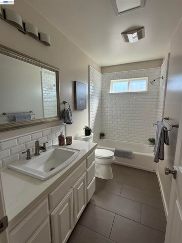 3933 Midvale Ave, Oakland, CA 94602