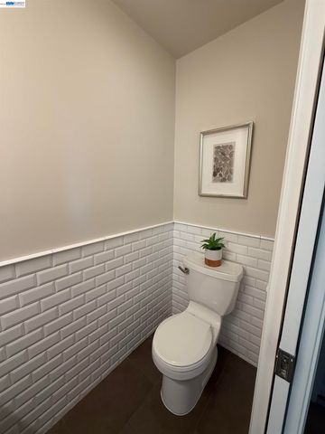 3933 Midvale Ave, Oakland, CA 94602
