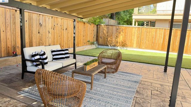 3933 Midvale Ave, Oakland, CA 94602