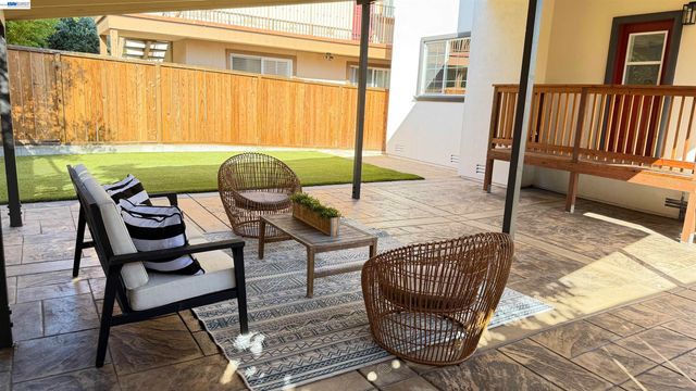 3933 Midvale Ave, Oakland, CA 94602