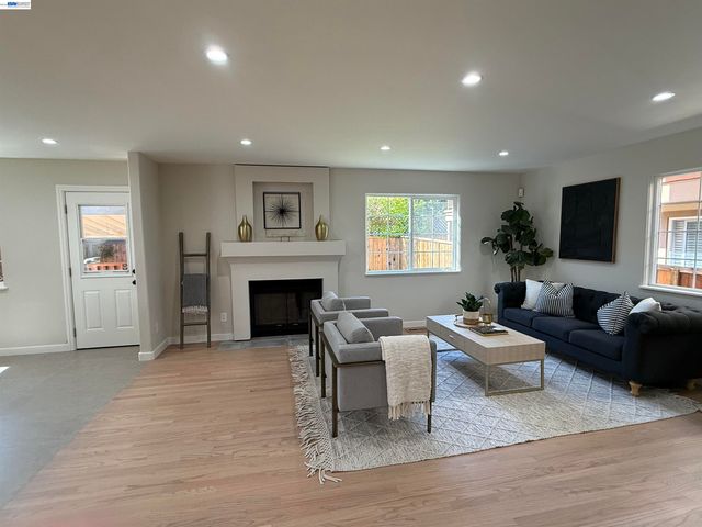 3933 Midvale Ave, Oakland, CA 94602