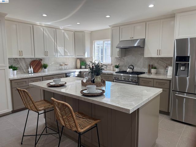 3933 Midvale Ave, Oakland, CA 94602