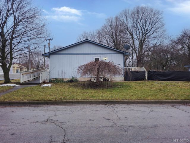 295 Oriole Street, Lapeer, MI 48446
