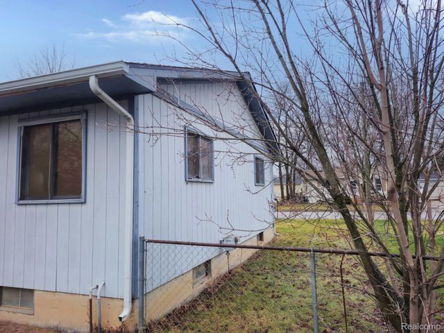 295 Oriole Street, Lapeer, MI 48446