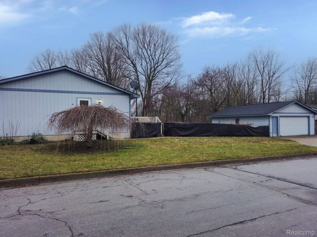 295 Oriole Street, Lapeer, MI 48446