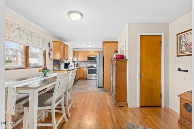 320 Sherwood Road, Bristol, VA 24201