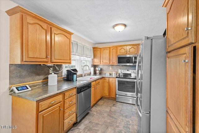 320 Sherwood Road, Bristol, VA 24201