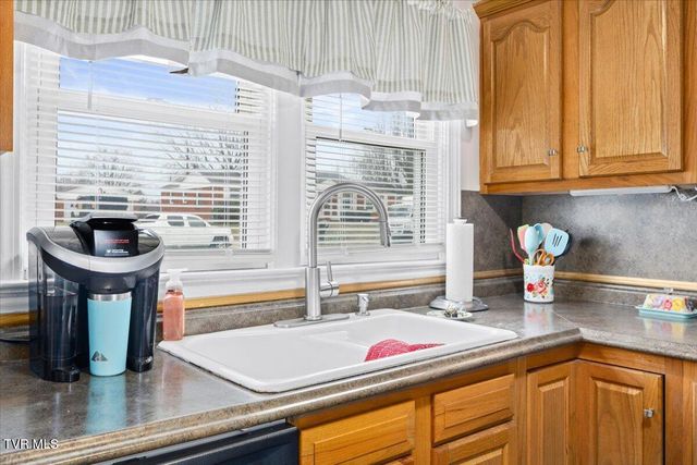 320 Sherwood Road, Bristol, VA 24201