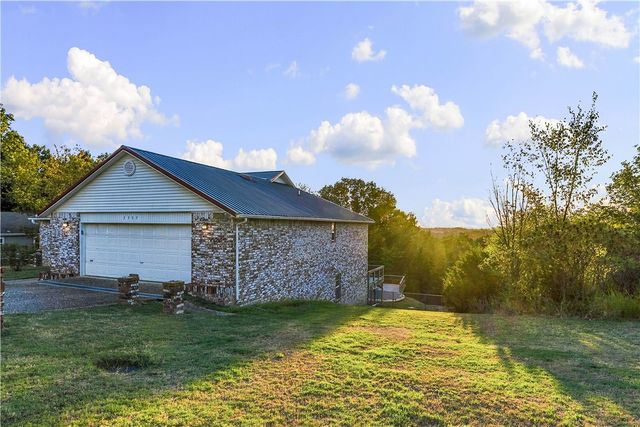 2557 N Karyn Avenue, Fayetteville, AR 72703