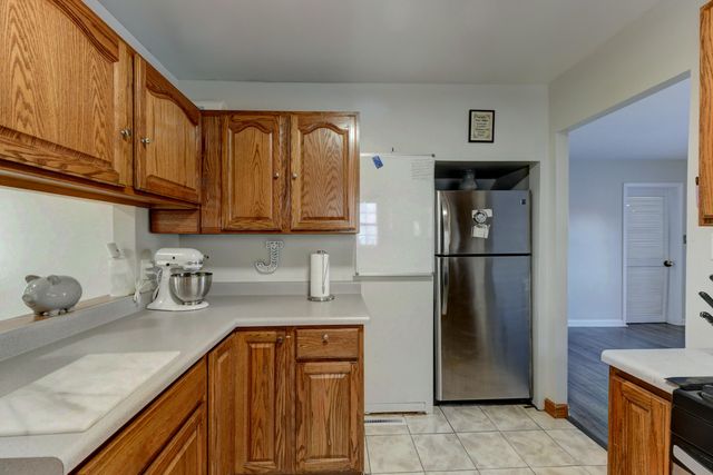 1130 W 72nd Court, Merrillville, IN 46410