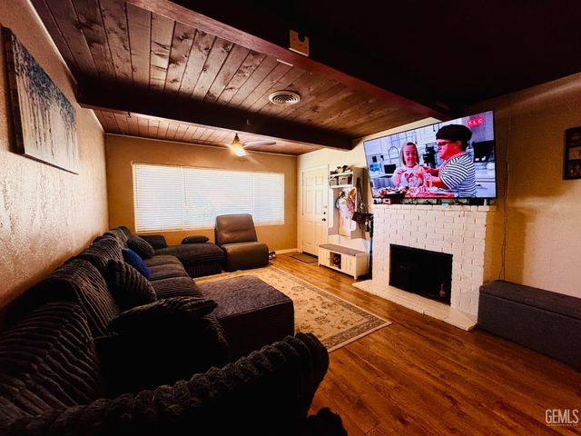 3029 Crestline Road, Bakersfield, CA 93306