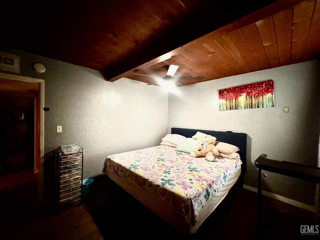 3029 Crestline Road, Bakersfield, CA 93306