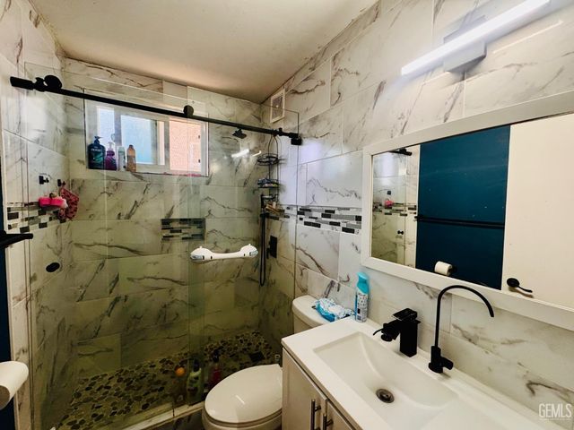 3029 Crestline Road, Bakersfield, CA 93306