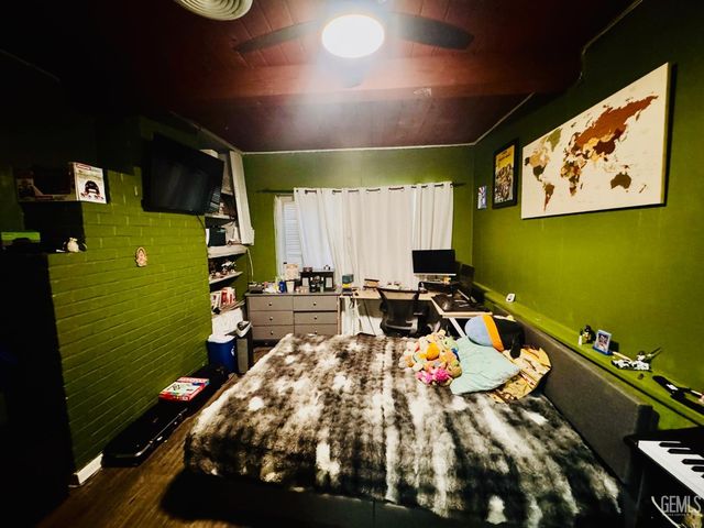 3029 Crestline Road, Bakersfield, CA 93306