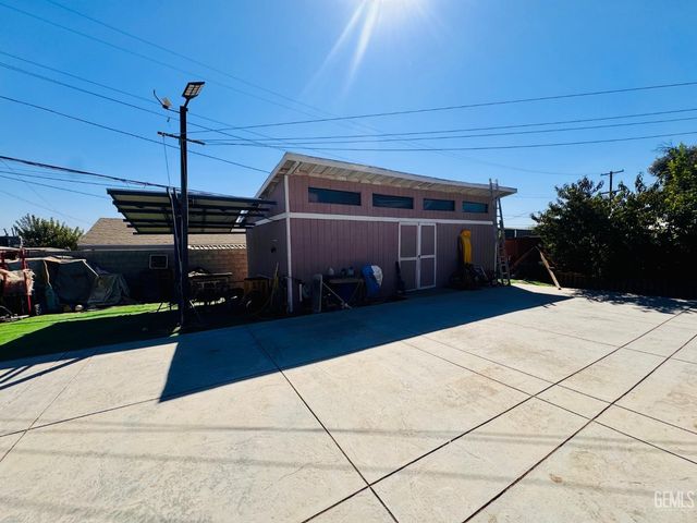 3029 Crestline Road, Bakersfield, CA 93306