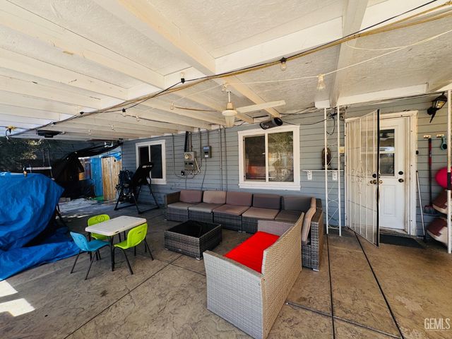 3029 Crestline Road, Bakersfield, CA 93306