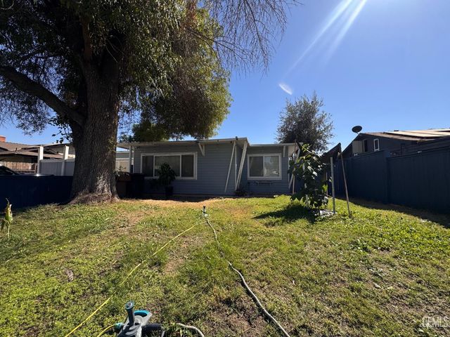 3029 Crestline Road, Bakersfield, CA 93306