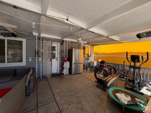 3029 Crestline Road, Bakersfield, CA 93306