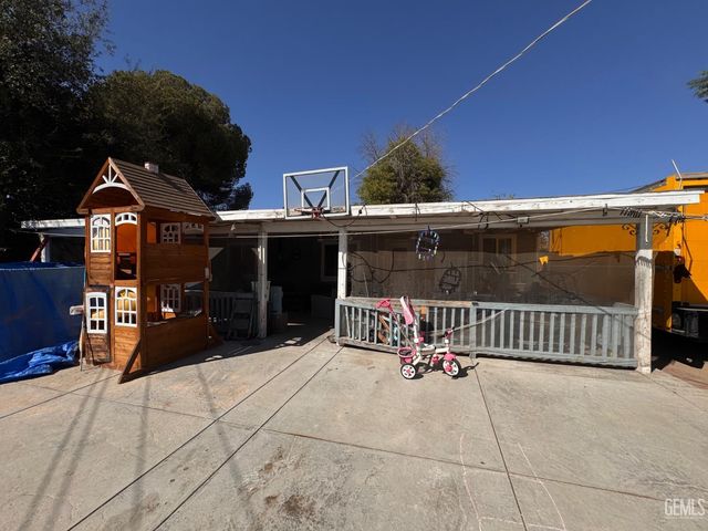 3029 Crestline Road, Bakersfield, CA 93306