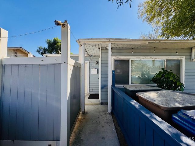 3029 Crestline Road, Bakersfield, CA 93306