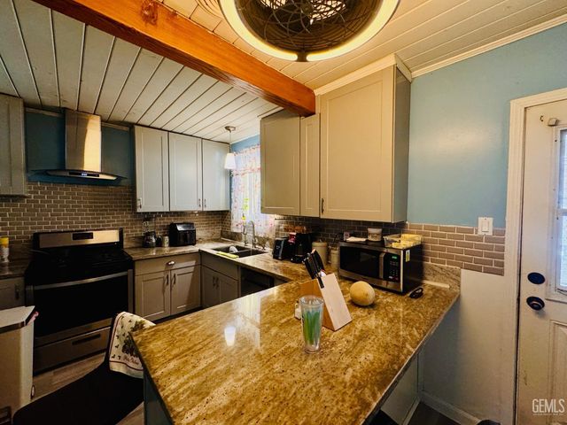 3029 Crestline Road, Bakersfield, CA 93306