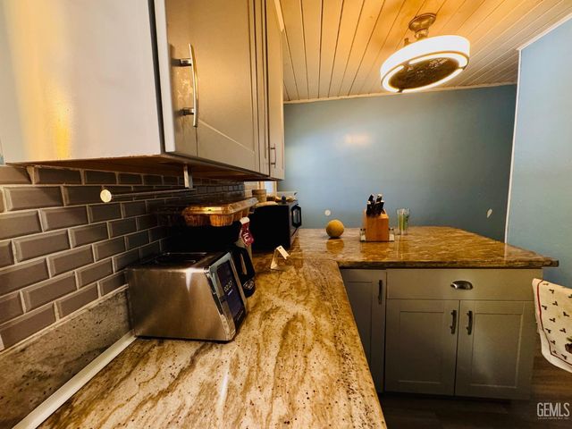 3029 Crestline Road, Bakersfield, CA 93306