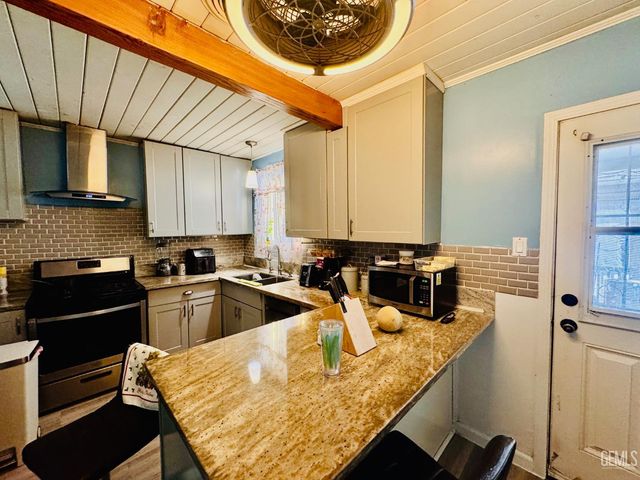 3029 Crestline Road, Bakersfield, CA 93306