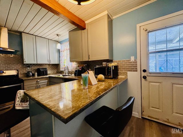 3029 Crestline Road, Bakersfield, CA 93306