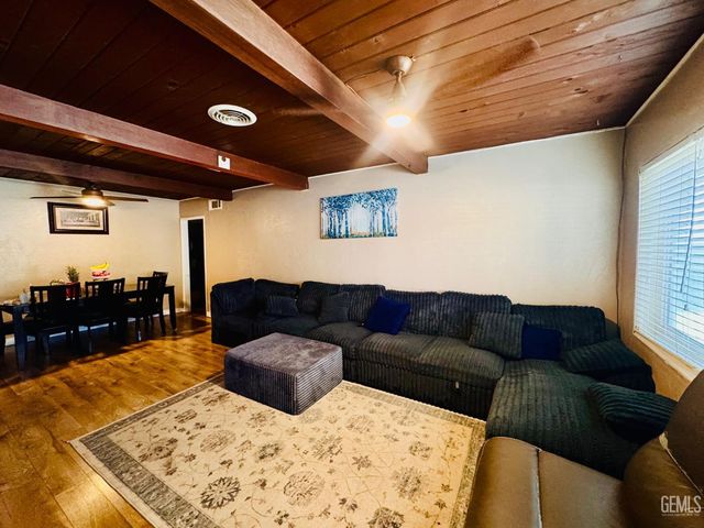 3029 Crestline Road, Bakersfield, CA 93306