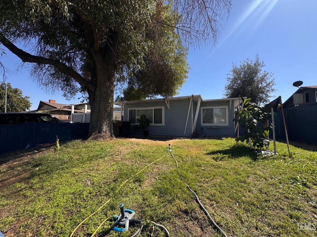 3029 Crestline Road, Bakersfield, CA 93306