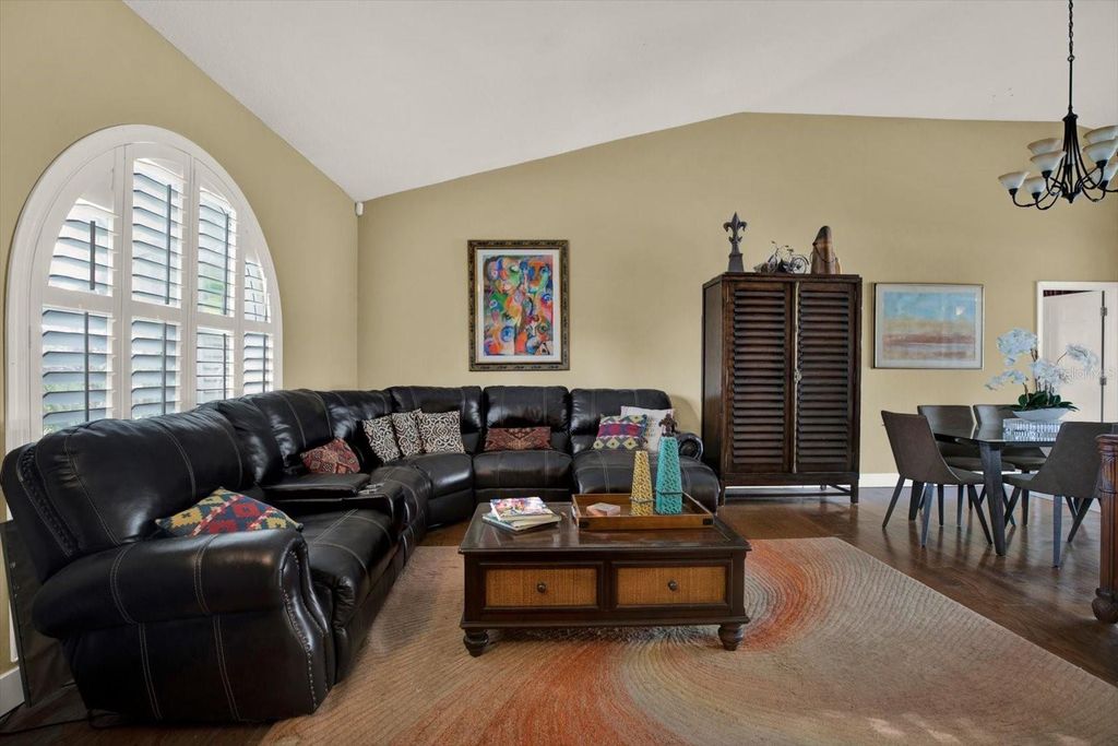 Image 2 of property listing at 804 SANDY TRAIL PLACE, Brandon, FL 33511