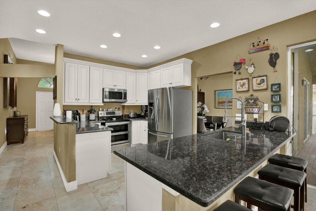 Image 11 of property listing at 804 SANDY TRAIL PLACE, Brandon, FL 33511