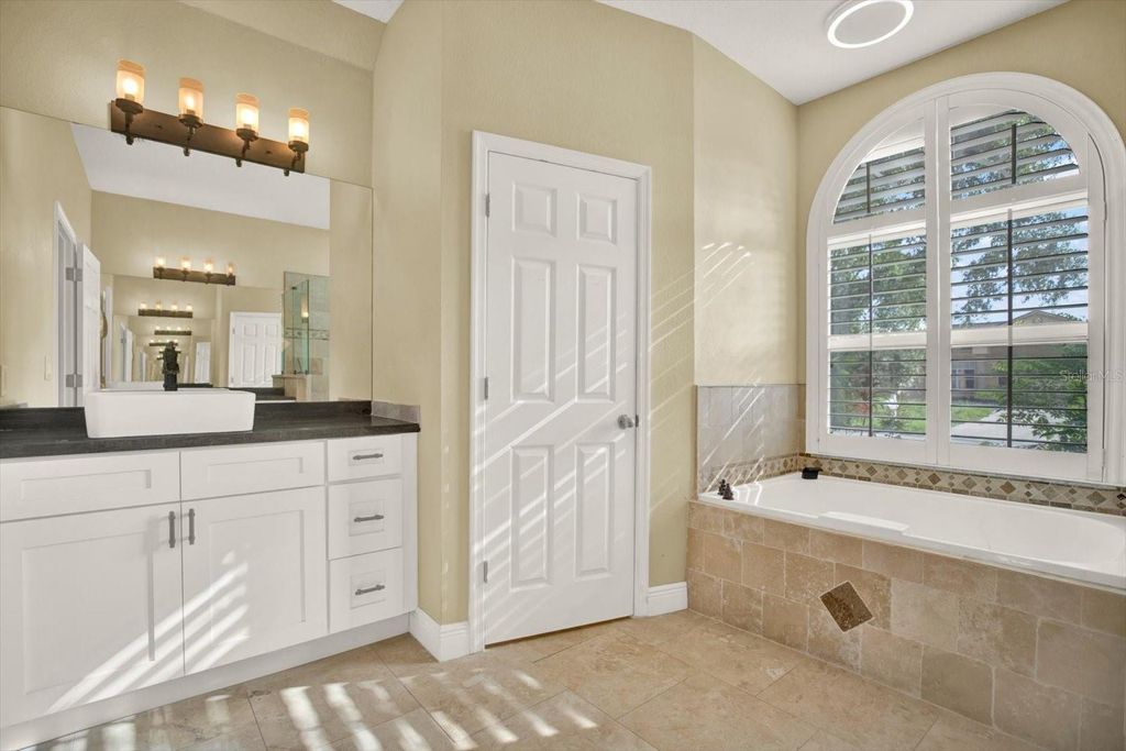 Image 16 of property listing at 804 SANDY TRAIL PLACE, Brandon, FL 33511