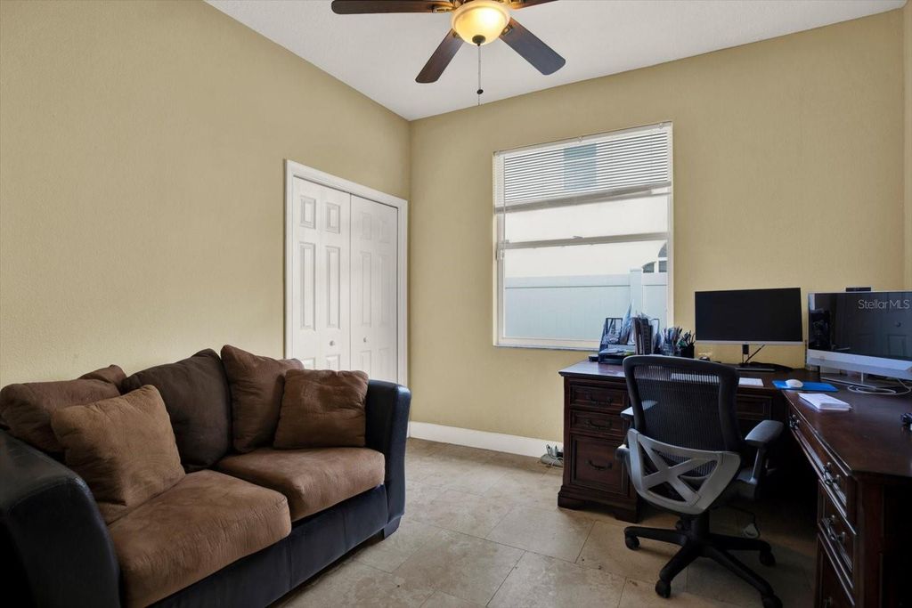 Image 18 of property listing at 804 SANDY TRAIL PLACE, Brandon, FL 33511