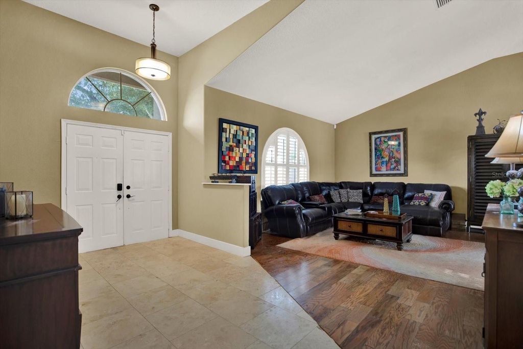 Image 3 of property listing at 804 SANDY TRAIL PLACE, Brandon, FL 33511