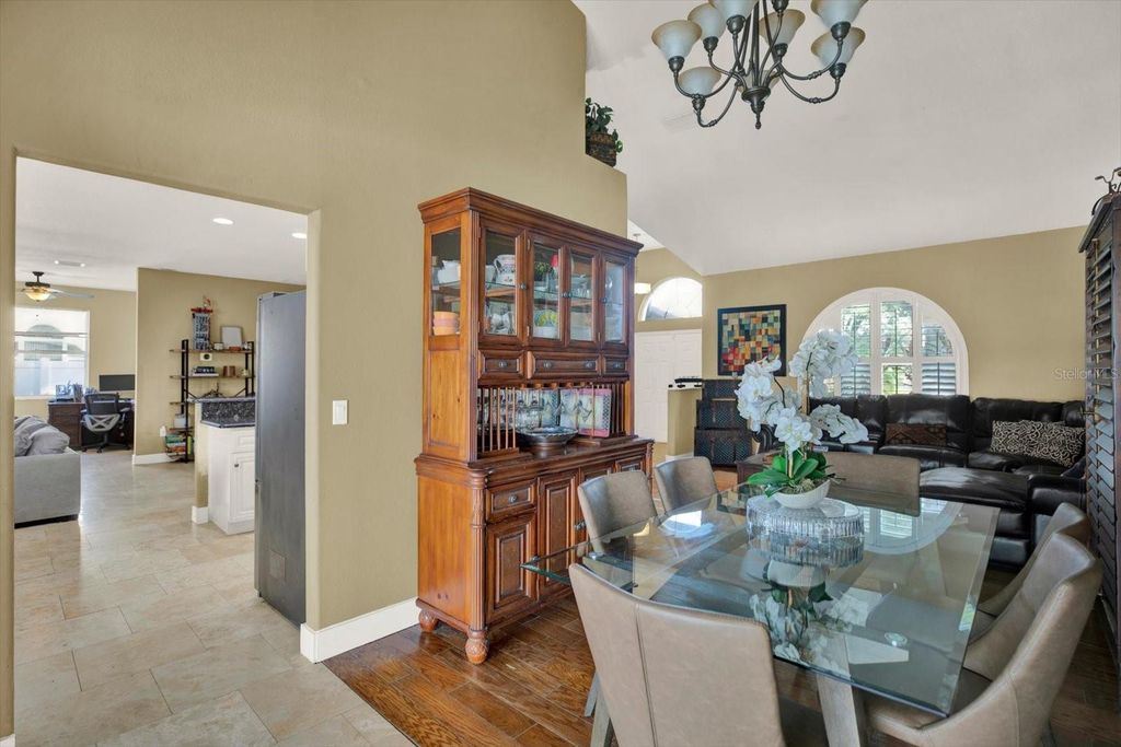 Image 5 of property listing at 804 SANDY TRAIL PLACE, Brandon, FL 33511