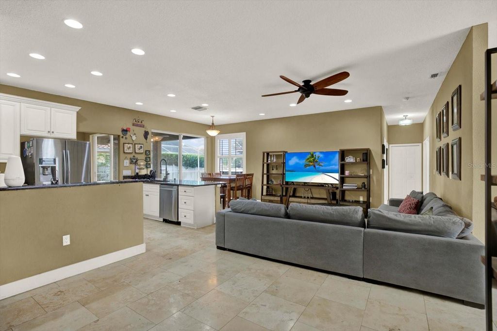 Image 7 of property listing at 804 SANDY TRAIL PLACE, Brandon, FL 33511