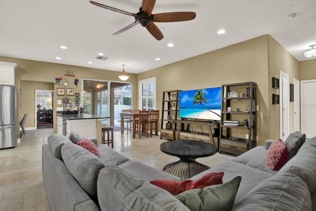 Image 8 of property listing at 804 SANDY TRAIL PLACE, Brandon, FL 33511