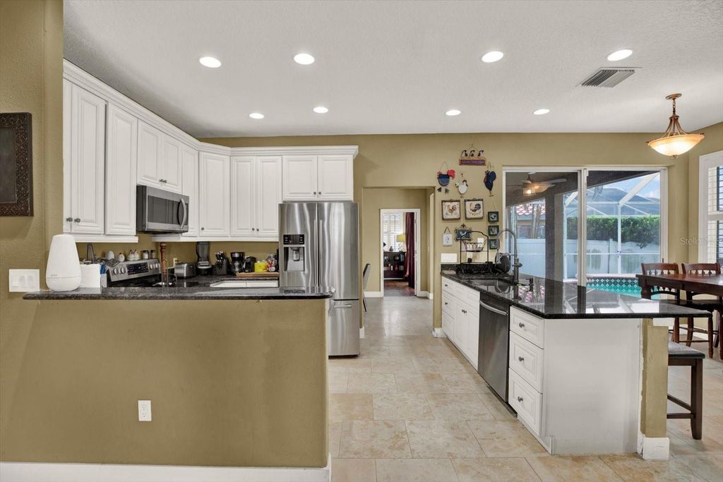 Image 10 of property listing at 804 SANDY TRAIL PLACE, Brandon, FL 33511
