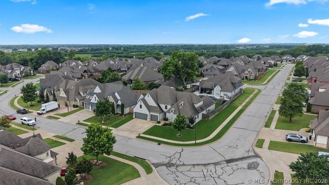 12454 S 105th Avenue E, Bixby, OK 74008