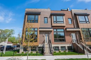 702 E 41 Street, Chicago, IL 60653