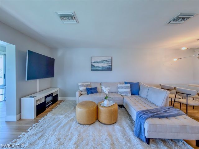 1910 Gulf Shore BLVD N 312, Naples, FL 34102